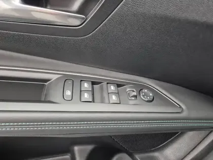 Photo 72 Peugeot 3008  Hybrid 180 e-EAT8