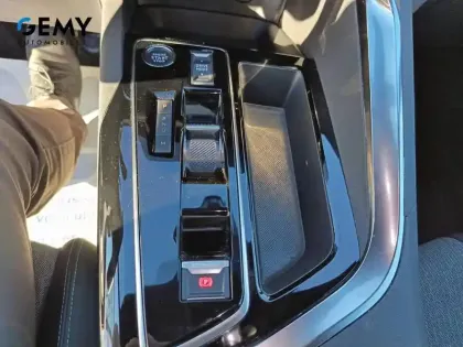 Photo 15 Peugeot 5008  Hybrid 136 e-DCS6