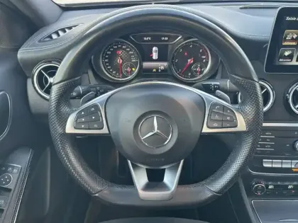 Photo 15 Mercedes Classe A  200 d 7G-DCT