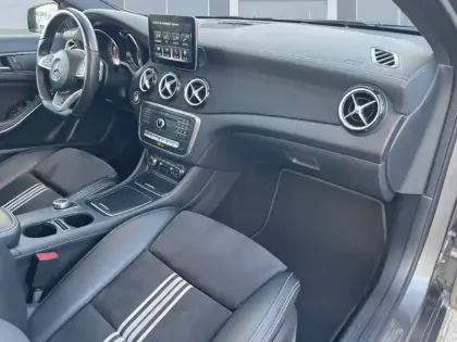 Photo 17 Mercedes Classe A  200 d 7G-DCT