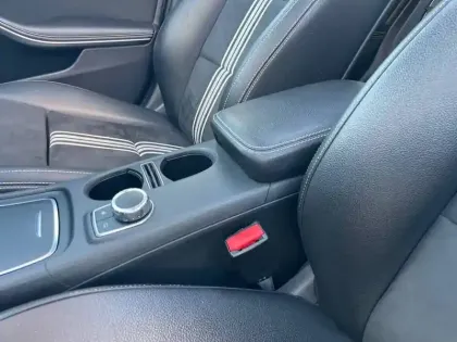 Photo 20 Mercedes Classe A  200 d 7G-DCT