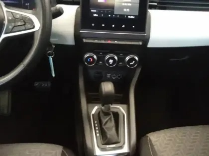 Photo 10 Renault Clio  E-Tech hybride 145