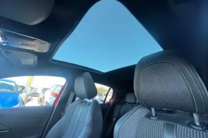 Photo 15 Peugeot 208  PureTech 100 S&S EAT8