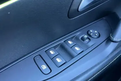 Photo 24 Peugeot 208  PureTech 100 S&S EAT8