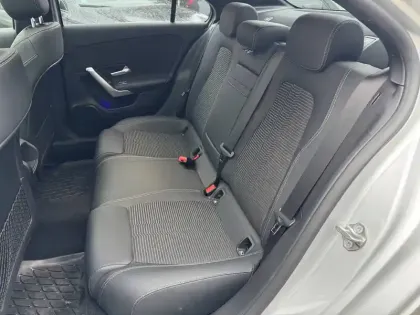 Photo 14 Mercedes Classe A  180 d 8G-DCT