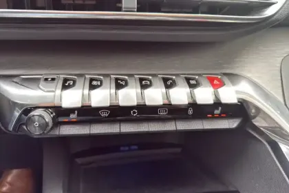 Photo 46 Peugeot 3008  Hybrid4 300 e-EAT8