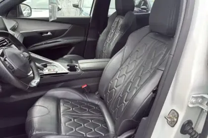 Photo 63 Peugeot 3008  Hybrid4 300 e-EAT8