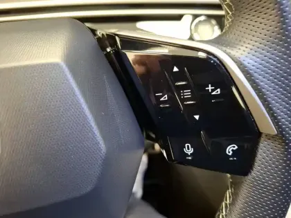 Photo 21 Peugeot 5008  Hybrid 145 e-DCS6