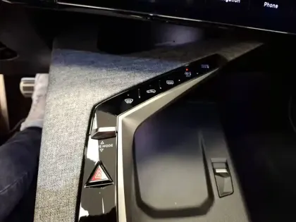 Photo 16 Peugeot 5008  Hybrid 145 e-DCS6