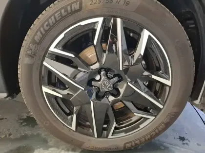 Photo 32 Peugeot 5008  Hybrid 145 e-DCS6