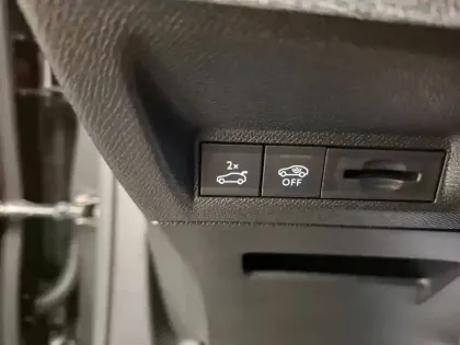 Photo 22 Peugeot 5008  Hybrid 145 e-DCS6