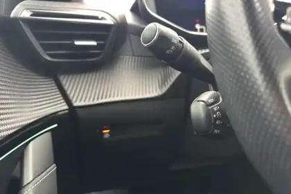 Photo 19 Peugeot 208  PureTech 100 S&S EAT8