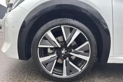 Photo 8 Peugeot 208  PureTech 100 S&S EAT8