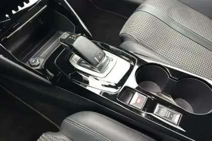 Photo 16 Peugeot 208  PureTech 100 S&S EAT8