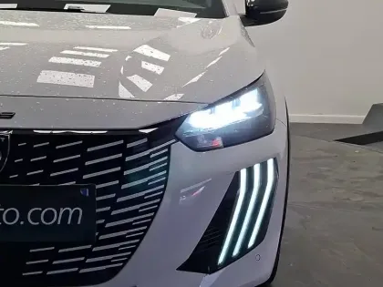 Photo 37 Peugeot 208  Hybrid 110 e-DCS6