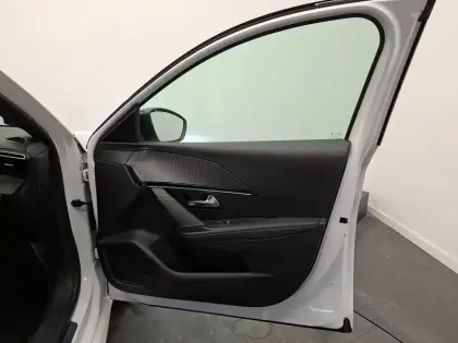 Photo 29 Peugeot 208  Hybrid 110 e-DCS6