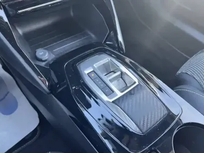 Photo 17 Peugeot 2008  Hybrid 136 e-DCS6