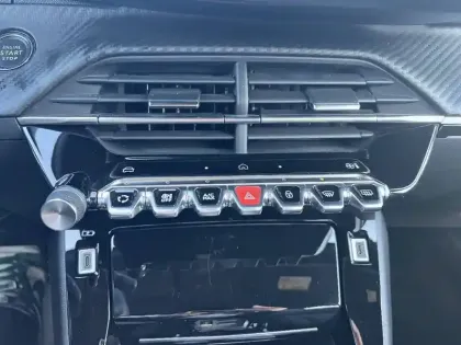 Photo 16 Peugeot 2008  Hybrid 136 e-DCS6