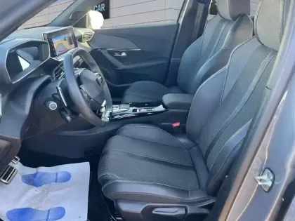 Photo 8 Peugeot 2008  Hybrid 136 e-DCS6