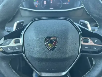 Photo 18 Peugeot 2008  Hybrid 136 e-DCS6