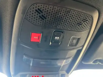 Photo 19 Peugeot 2008  Hybrid 136 e-DCS6