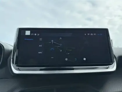 Photo 19 Peugeot 208  Hybrid 110 e-DCS6