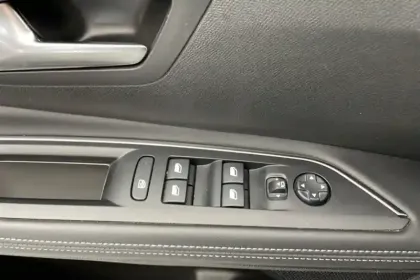 Photo 99 Peugeot 5008  PureTech 130ch S&S EAT8