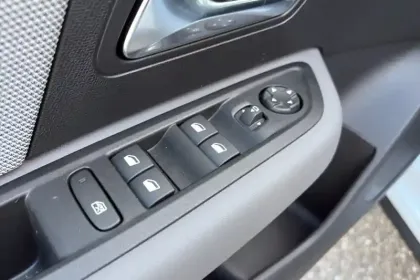 Photo 11 Citroën C4  Hybride 145 e-DCS6