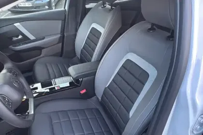 Photo 9 Citroën C4  Hybride 145 e-DCS6