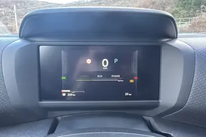 Photo 15 Citroën C4  Hybride 145 e-DCS6