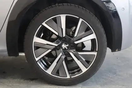 Photo 6 Peugeot 208  PureTech 100 S&S BVM6