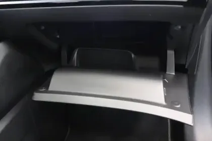 Photo 24 Peugeot 208  PureTech 100 S&S BVM6