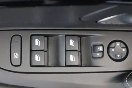 Photo 26 Peugeot 208  PureTech 100 S&S BVM6