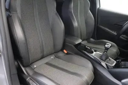 Photo 10 Peugeot 208  PureTech 100 S&S BVM6