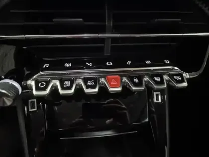 Photo 23 Peugeot 2008  PureTech 130 S&S EAT8