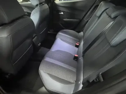 Photo 9 Peugeot 2008  PureTech 130 S&S EAT8