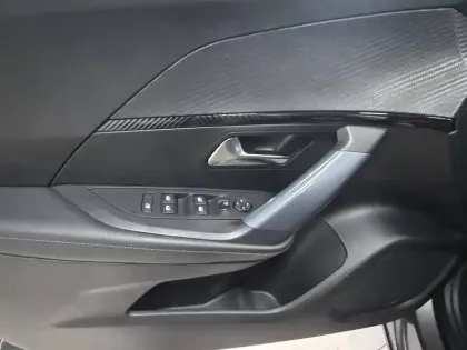 Photo 18 Peugeot 2008  PureTech 130 S&S EAT8