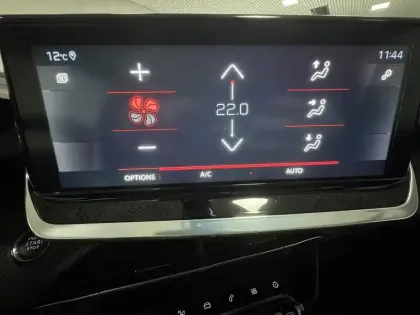 Photo 31 Peugeot 2008  PureTech 130 S&S EAT8