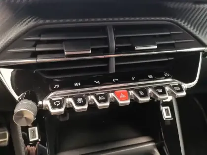 Photo 13 Peugeot 2008  PureTech 130 S&S EAT8