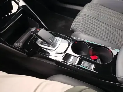 Photo 12 Peugeot 2008  PureTech 130 S&S EAT8