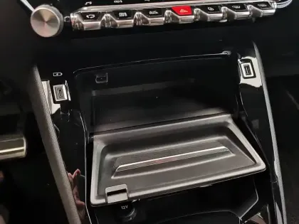 Photo 14 Peugeot 2008  PureTech 130 S&S EAT8