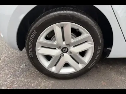 Photo 12 Renault Clio  1.6 E-Tech 145ch full hybrid Evolution - 24