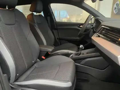 Photo 10 Audi A1  Sportback 30 TFSI 116ch S line S tronic 7