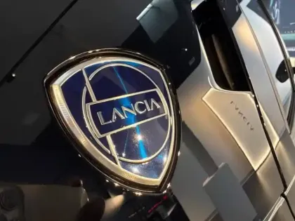 Photo 6 Lancia Ypsilon  1.2 Ibrida 110ch HF Line eDCT6