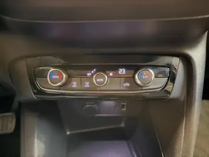 Photo 14 Opel Corsa  -e 136 Edition / Carplay / Caméra / SOH 100%