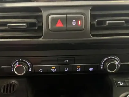 Photo 12 Peugeot Partner  Long 950kg Puretech 110ch S&S Grip