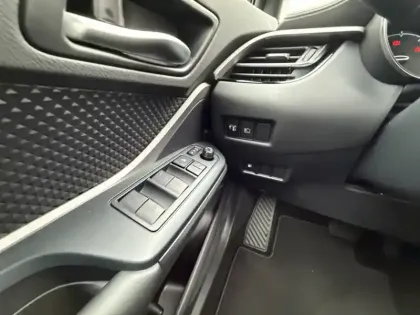 Photo 17 Toyota C-HR 2.0 Hybride 184 Dynamic Business