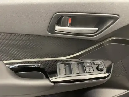 Photo 14 Toyota C-HR 1.8 Hybride 122 Design