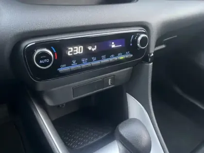 Photo 16 Toyota Yaris Hybride 116h Dynamic