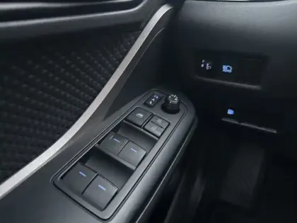 Photo 18 Toyota C-HR 122h Dynamic Business